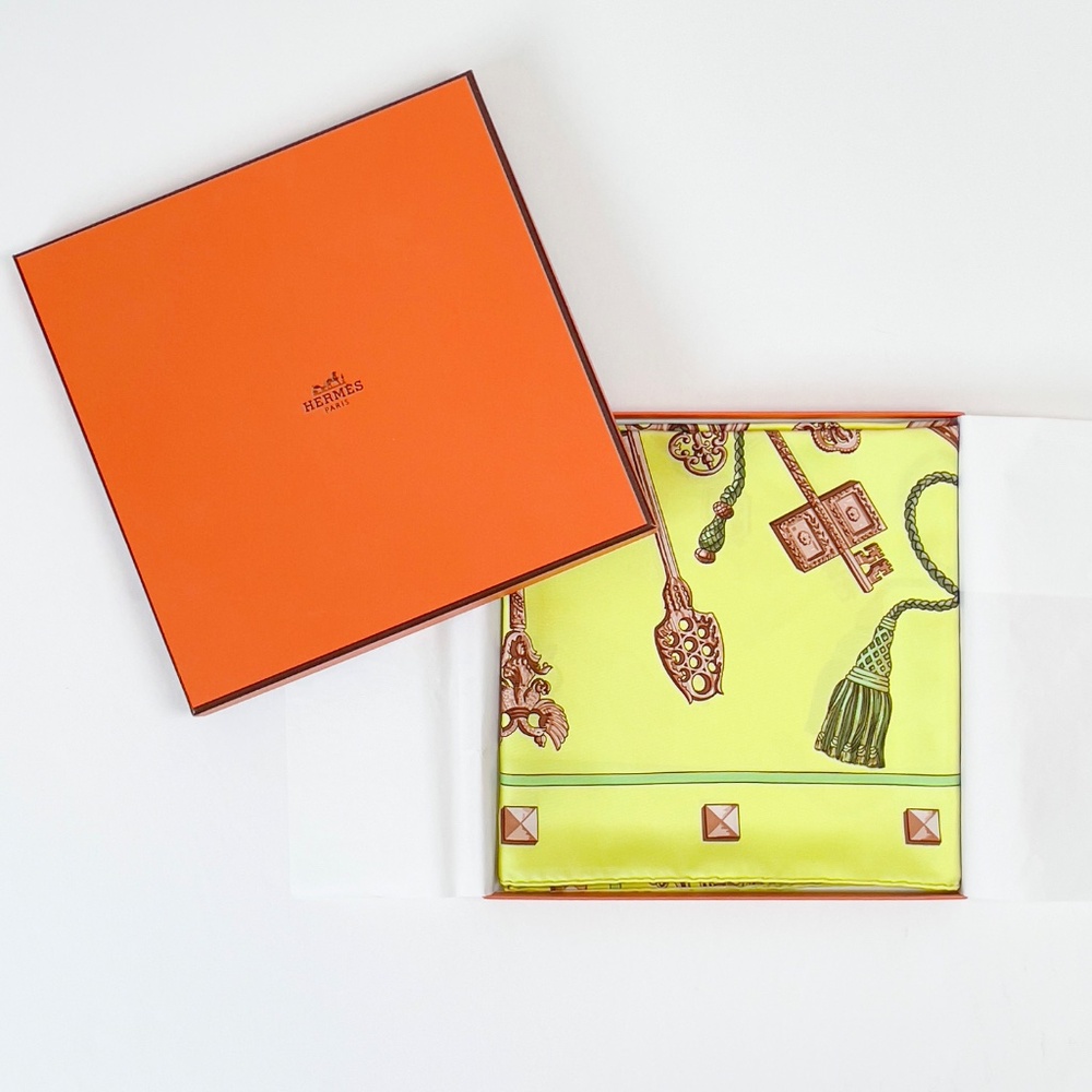 NWT Hermes Scarf "Les Clés" in Yellow - Picture 2 of 8